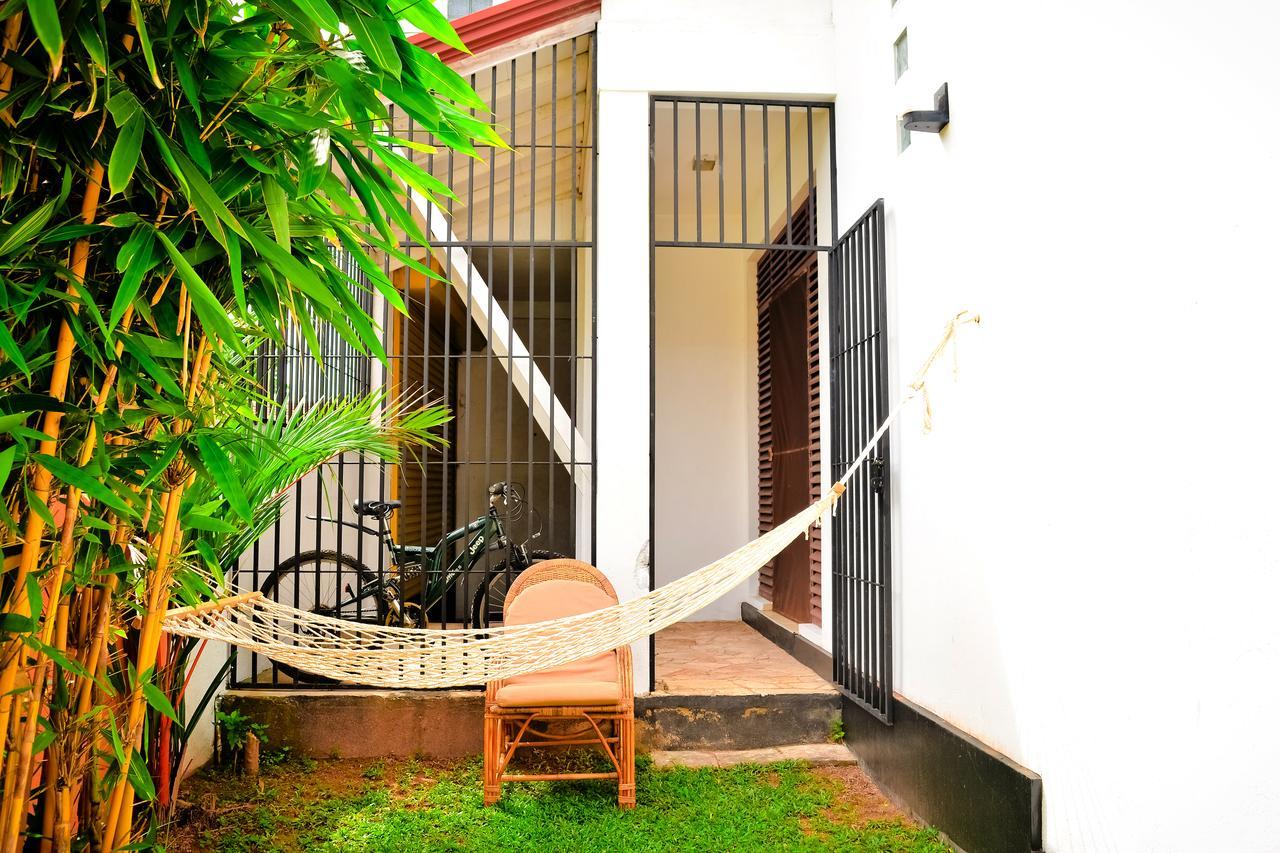 Yoyo Airport Hostel Negombo Exteriör bild