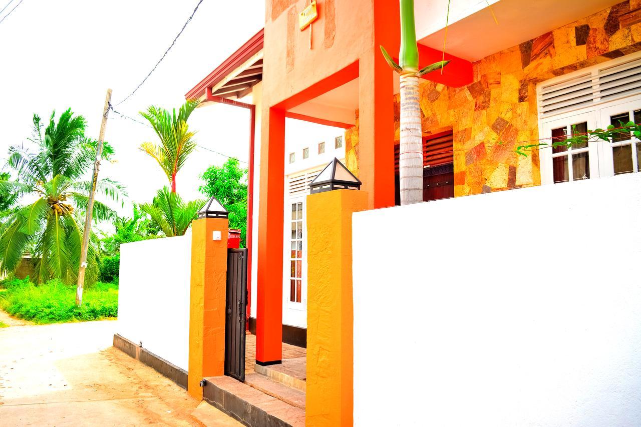Yoyo Airport Hostel Negombo Exteriör bild