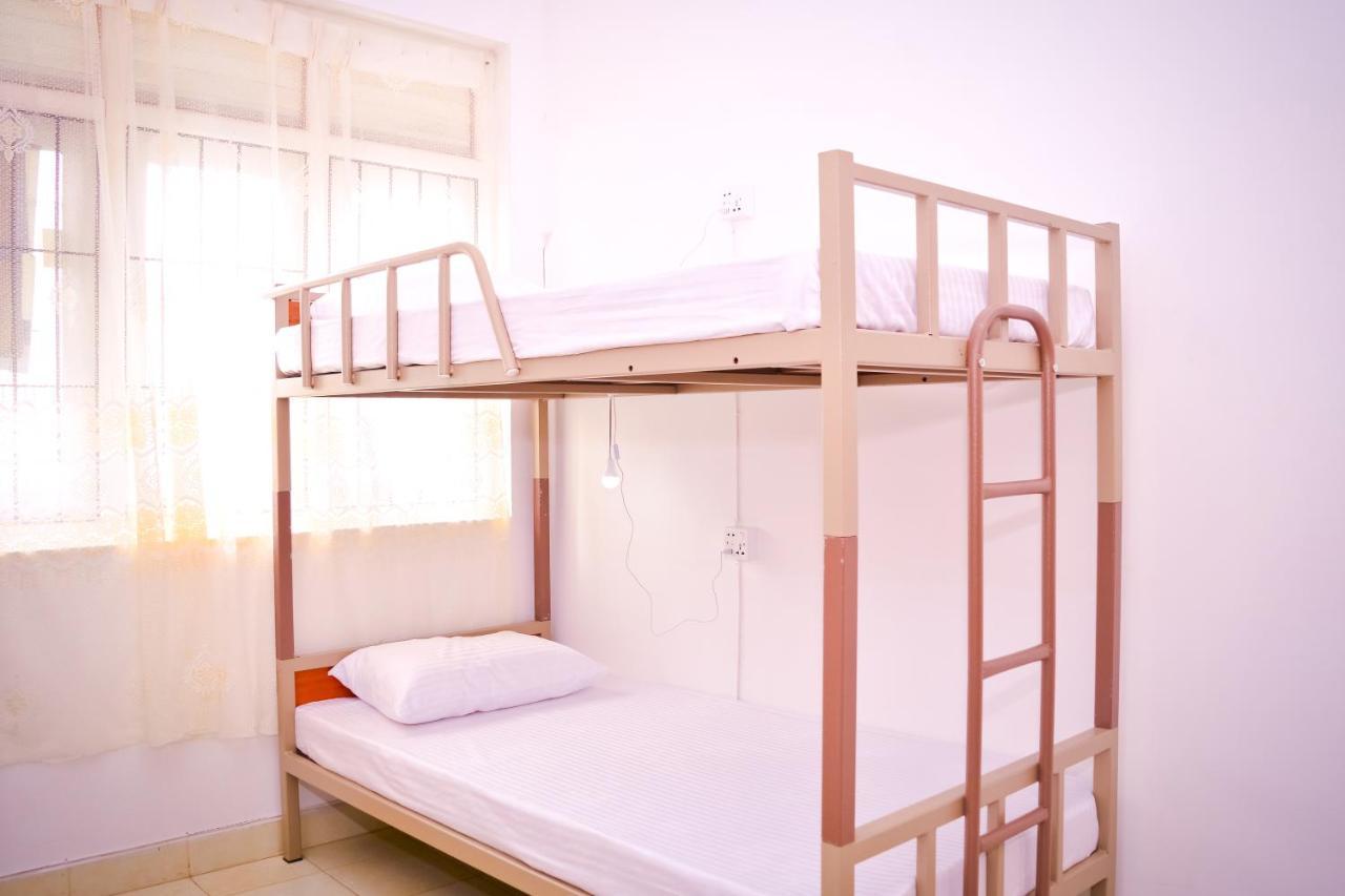 Yoyo Airport Hostel Negombo Exteriör bild