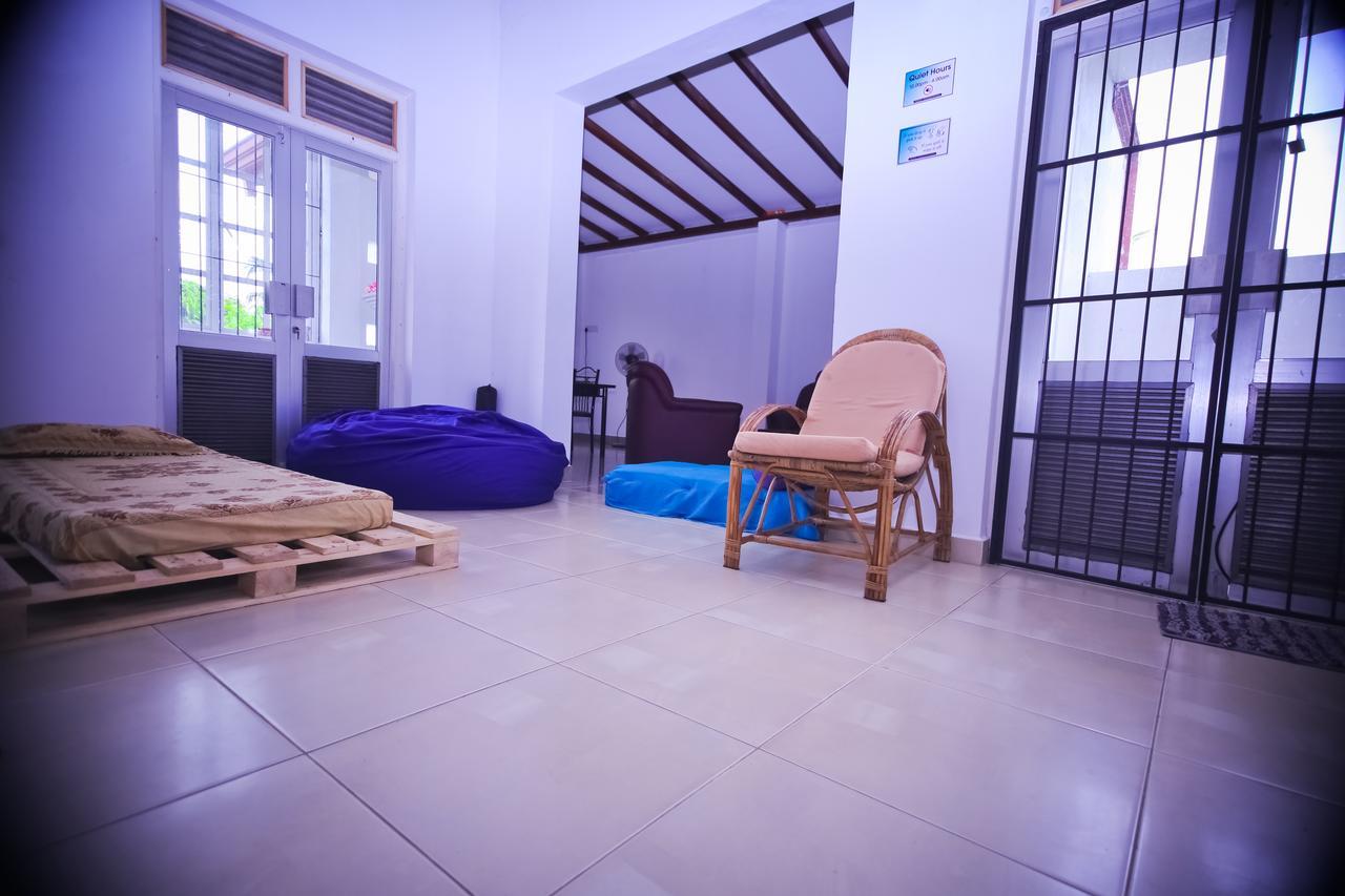 Yoyo Airport Hostel Negombo Exteriör bild