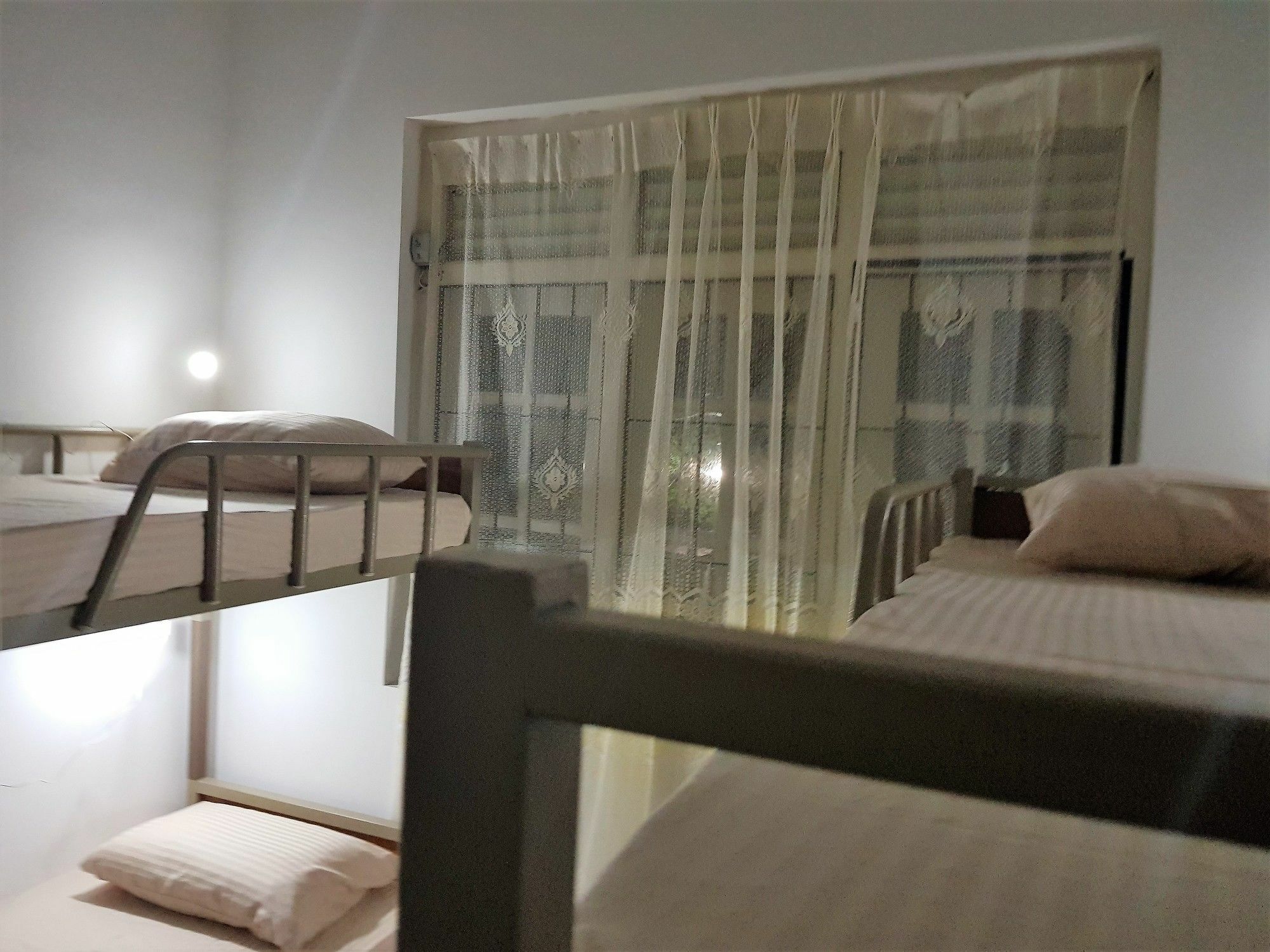 Yoyo Airport Hostel Negombo Exteriör bild